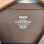 SKIMS  FITS EVERYBODY LONG SLEEVE CREW NECK BODYSUIT AMETHYST XS NWT Photo 2