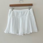 Ali & Jay  white flowy pleated mini shorts size small‎ Photo 0