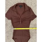 New Look Collard Button Ruched Bodysuit in Dark Brown (US 2) Photo 3