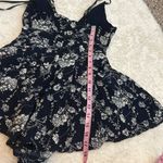 Showpo floral deep v romper women’s size 6 Blue Photo 6