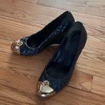 Tory Burch Kaitlin black quilted monogram gold cap toe leather wedges size 7 Photo 3