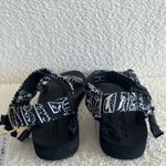 Arizona Love NWT Women’s Trekky Bandana Black & White Sandals Size 9/ EU 39 Photo 1