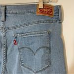 Levi's Levi Strauss 314 Shaping Straight Light Mid Rise Tummy Slimming Jeans Size 32 Photo 9