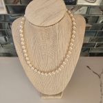 Vintage Faux Pearl Short necklace barrel clasp gold tone metal White Photo 1