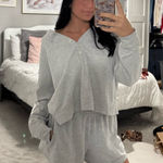 Gilly Hicks  Set Photo 0