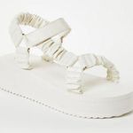 Shoedazzle White Platform Sandal Photo 0