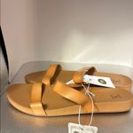 Shade & Shore  Women's Tan Sandals Photo 3