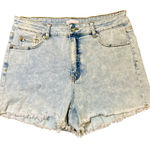 Pink Lily  Light Wash Denim Frayed Shorts Women’s Size 31 Mid Rise 3” Inseam Photo 0