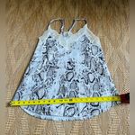 Boutique Women's Scalloped Lace Snake Print V Photo 1