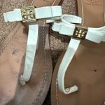 Tory Burch Leighanne Tan Ivory Leather Bow Logo Thong Sandals Flip Flops 8.5 N Photo 1