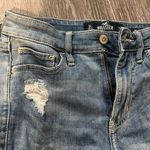 Hollister 3L Ripped Jeans Photo 0