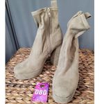 Melrose and Market Emerson Women's 8 M Beige Suede Block Heel Platform Bootie Photo 0