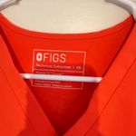 FIGS  scrub top Photo 2