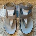 Sorel  Sandals White Grey Pebble Thong Flip Flops Ankle Strap Women's Size 7 EUC Photo 0