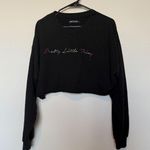 Pretty Little Thing  Black Cropped Sweatshirt Photo 0