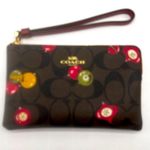 Coach  Corner Zip Wristlet In Signature Canvas With Ornament Print style … Photo 2