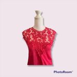 Davi & Dani  Pink Macrame Lace Crepe Blouse NWT S‎ Photo 1
