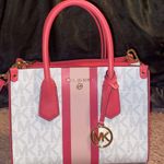 Michael Kors Purse Photo 0