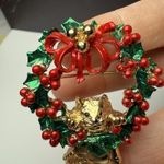 AJC Kitty Cat & Christmas Holly Berry Wreath Enamel Brooch Pin Gold Tone Signed Photo 3