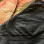 SKIMS black onyx sports bra v neck Photo 4