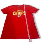 NFL Team Apparel NWOT Kansas City Chiefs Red Crewneck Short Sleeve Tee T-Shirt Top New Medium Taylor Swift Travis Kelce Pat Mahomes Photo 2