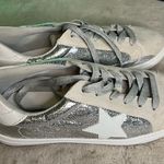 Party Women's Silver Star Low Top Sneakers Size 8 Casual Athletic Shoes Photo 0