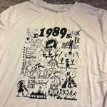 Taylor Swift  T-Shirt Photo 0