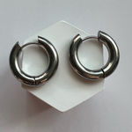 Silver hoop earrings non tarnish and comfy Photo 0