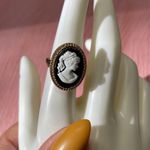 Black And White Cameo Oval Gold Ring Photo 7