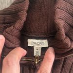 PILCRO Brown Quarter Photo 6