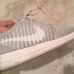Nike roshe womens flyknit, size 5.5 Photo 3