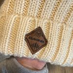 Dakine  Women’s Cream Knit Beanie with Pom-Pom Photo 1