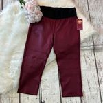 Her Universe Wonder Woman  Capri Leggings Photo 0