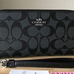 Coach Wallet Photo 0