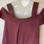 mm mm mm Burgundy Cold Shoulder Short Sleeve Top Size Small Photo 3