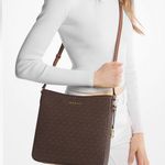 Michael Kors NWT Jet Set Travel Large Logo
Messenger Bag Photo 3