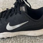 Nike Women’s Black Tennis Shoes Size 7 Photo 5