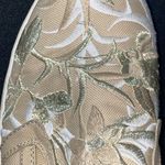 Baretraps  WOMENS 10 W Tan Elegant Floral Embroidered Women's Shoes Photo 10