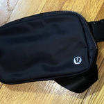 Lululemon Everywhere Belt Bag Fanny Pack Black NWOT Photo 0