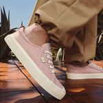 Cariuma Oca Low Canvas Sneakers in Rose Pink Size 7 Photo 1