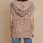 POL  Oversized textured sweater vest with hood Photo 2