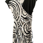 Bali  Black & White V-Neckline Sleeveless Fit & Flare Dress Size 8 Photo 0