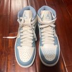 Jordan Air 1 Mid Photo 1