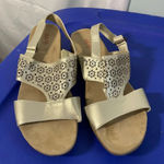 Wearever  Jorden Women’s Sandals gold and‎ tan size 8.5 Photo 0