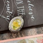 Vintage Floral Locket Necklace – 70s/80s Yellow Rose Cabochon on 20” Chain Silver Photo 3