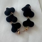 Elegant Black Heart Drop Earrings Photo 3
