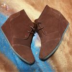 Toms  Desert Suede Wedge Lace Up Shoes size 9.5 rust orange brown color Photo 1