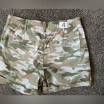 Gap Women's Camouflage 5” Khaki Shorts Photo 1