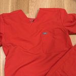 FIGS  set Bright‎ Coral Jogger pants and top XS women’s Photo 2