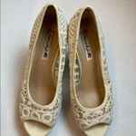 American Eagle 🌸EUC Embroidered Ivory Lace With Peek-a-Boo Toe Wedge’s A197 Photo 5
